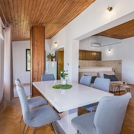 Nede Apartment Baska Voda