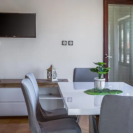 Apartment Nede *