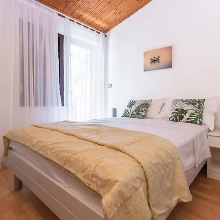 Nede Apartment *