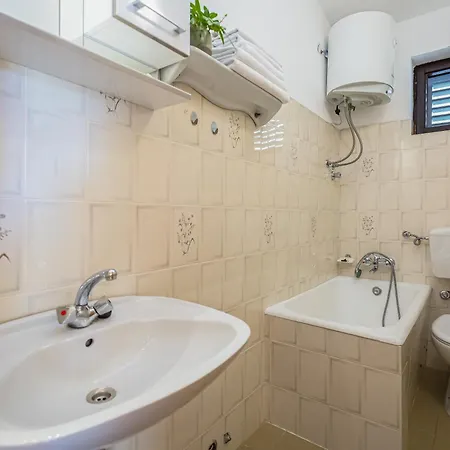 Nede Apartment *